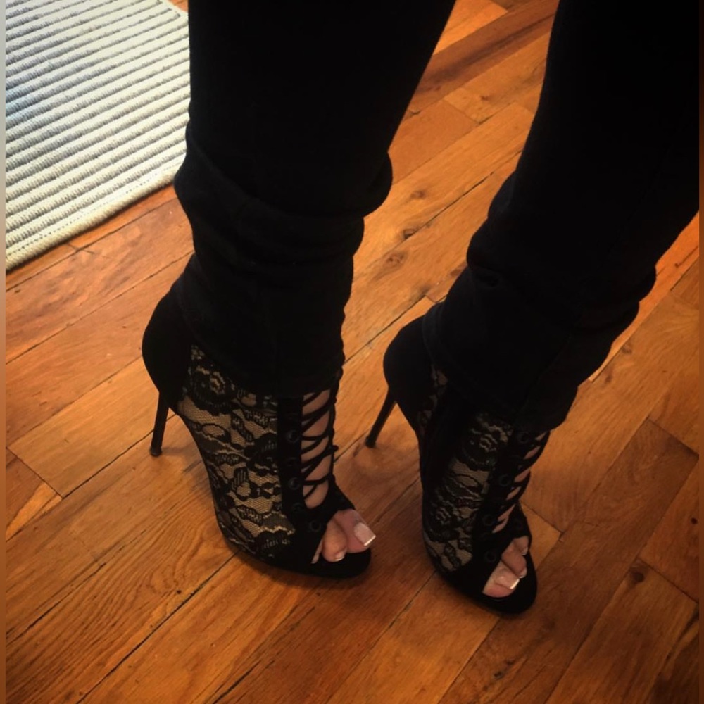 Giuseppe Zanotti Black Lace Peep-Toe Stiletto Sandals - Picture 14 of 16